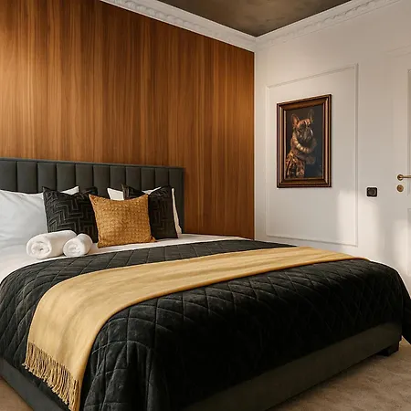 Qult - Frenchie ブカレスト