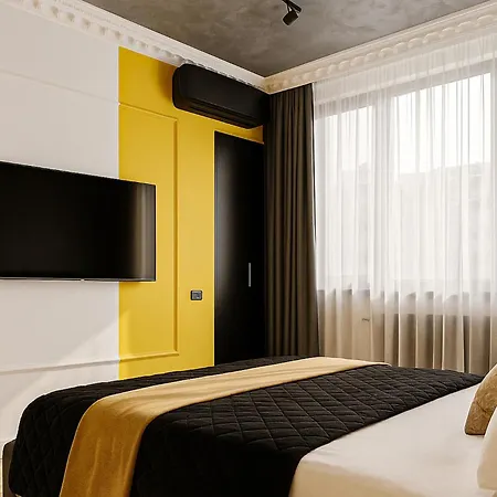 Qult - Frenchie Bukarest