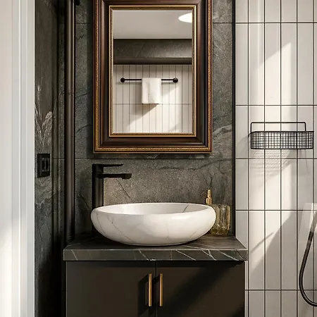 Apartment Qult - Frenchie